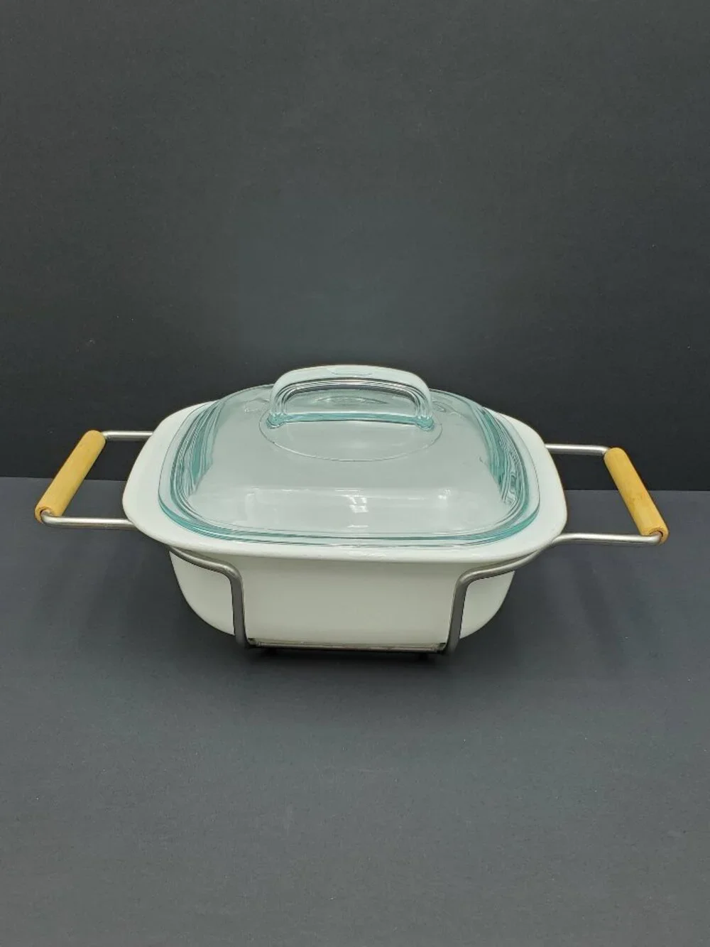 Corningware SimplyLite 1.5 Qt Casserole with Glass Pyrex Lid and Serving Cradle